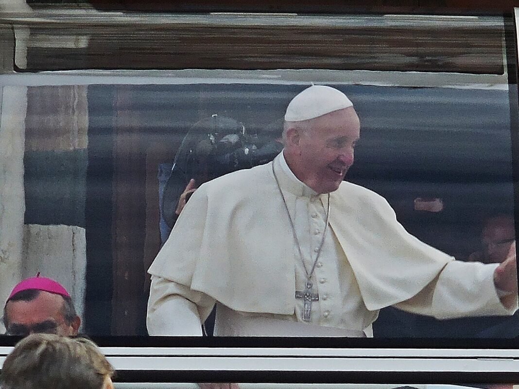 Be freed from discouragement with this beautiful prayer Pope Francis offered to Mary