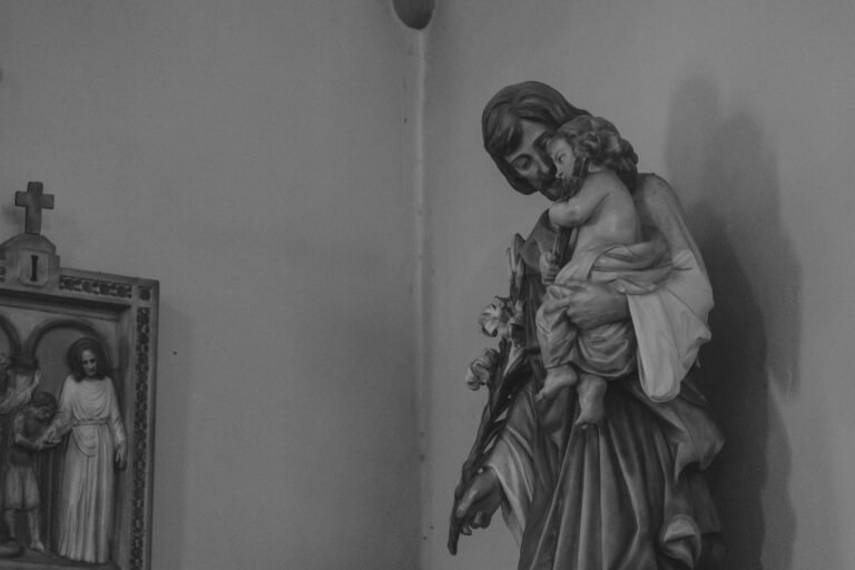 Pray this prayer to St. Joseph for a “happy death”