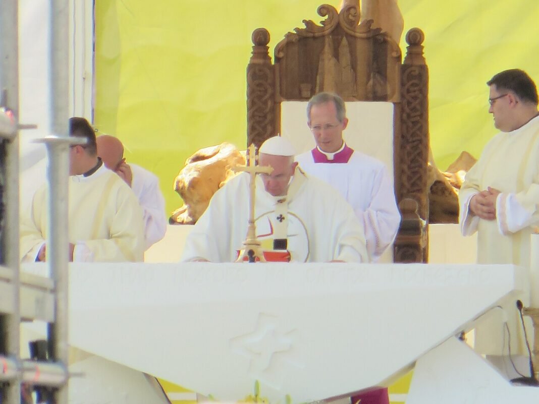 Pray the litany Pope Francis prayed during ‘Urbi et Orbi’ blessing