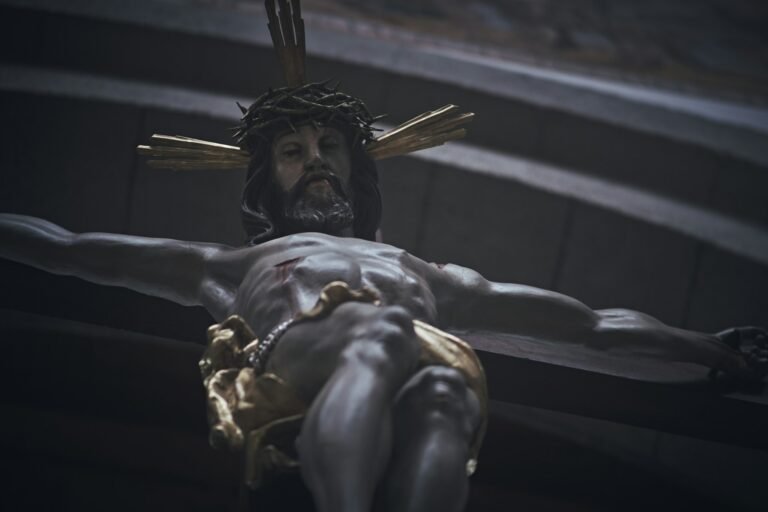 5 Prayers of love honoring Jesus’ crucifixion