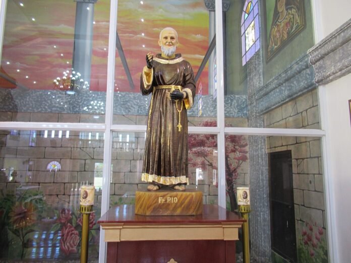 Interior_of_Saint_Padre_Pio_Chapel_(Apalit,_Pampanga)_14 When we’re depressed or feeling blue, this prayer from Padre Pio is a way to reach out