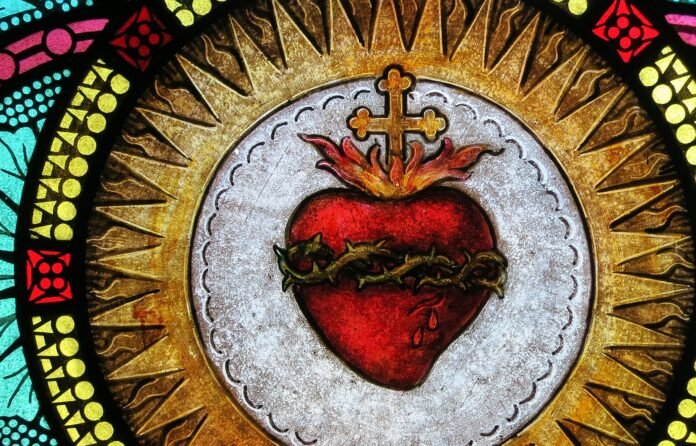 8 Ways to honor the Sacred Heart of Jesus in June at home