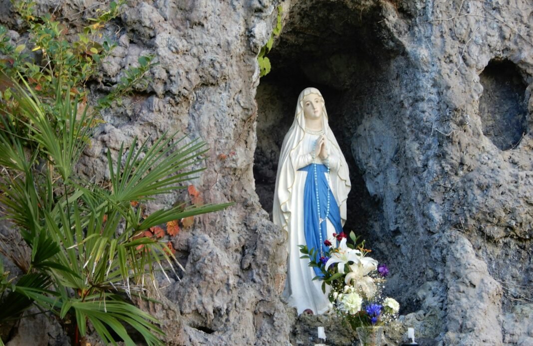 alone-tabito-BVOwyMQJjIY-unsplash PRAYER FOR THIS EVENING (FRIDAY, AUGUST 14)