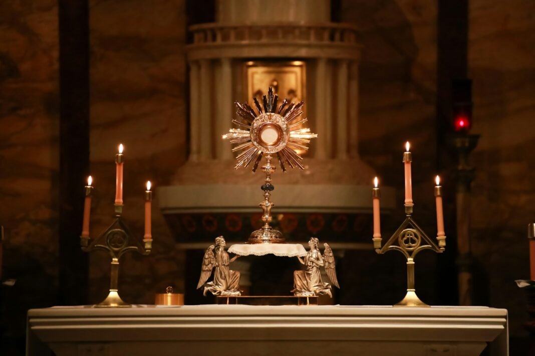 Give thanks after Communion with this stirring prayer from the Ordinariate liturgy