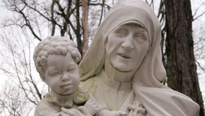 Blessed_Mother_Teresa_of_Calcutta_Grotto_(Sorrowful_Mother_Shrine)_-_detail Struggling to care for someone who needs you? Use Mother Teresa’s prayer