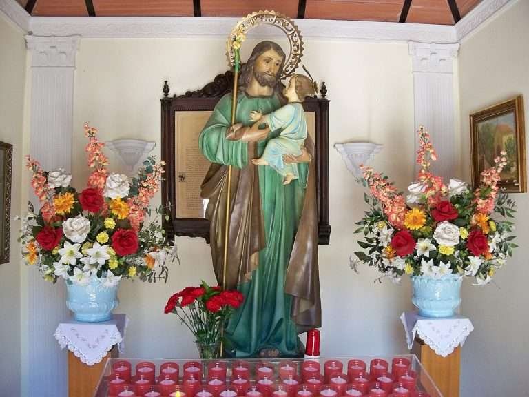 A powerful prayer to St. Joseph for the conversion of a family member