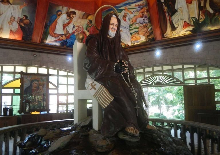 Padre Pio teaches how to relate with your Guardian Angel