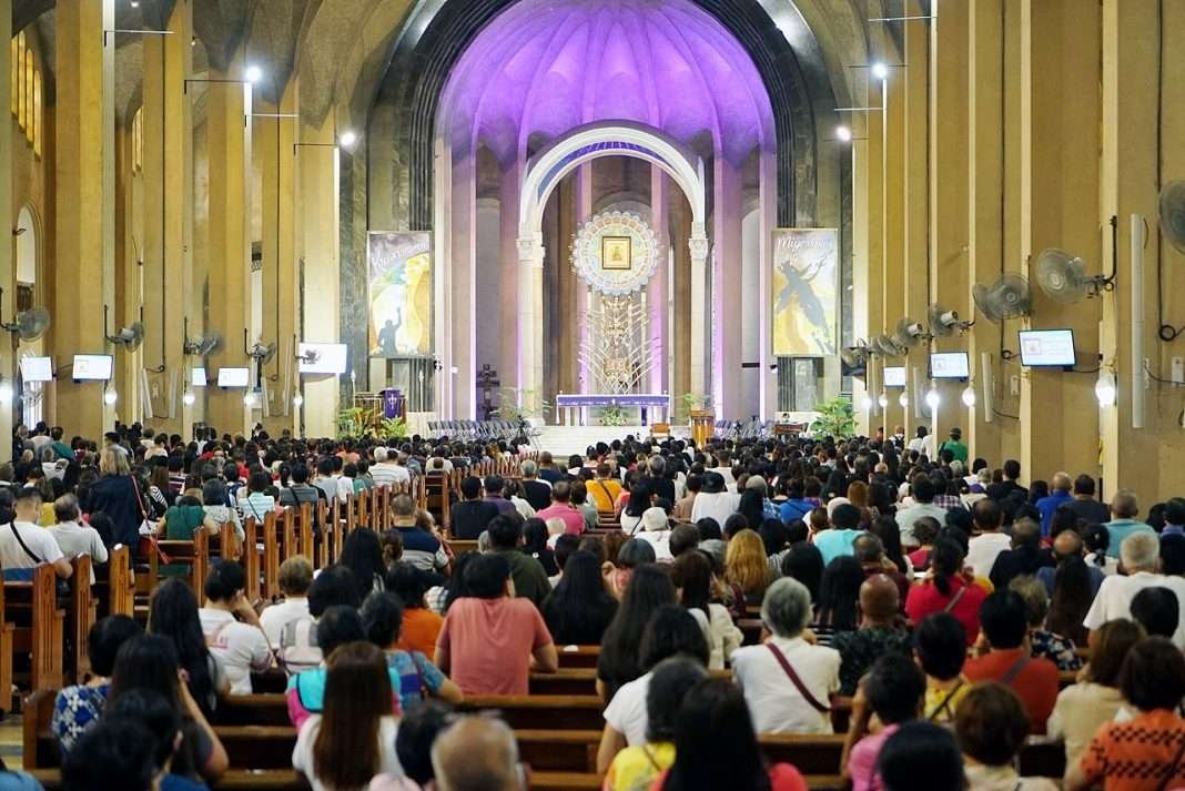 7 Tips to Help You Stay Focused at Mass