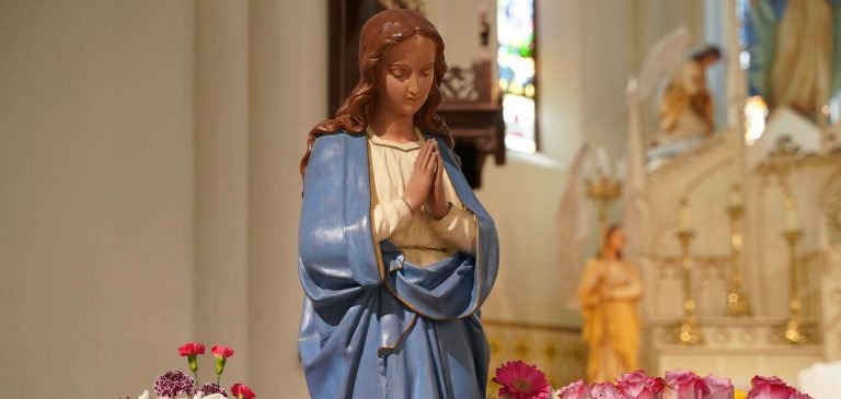 THE PRAYER: DEDICATION OF A FAMILY TO MARY