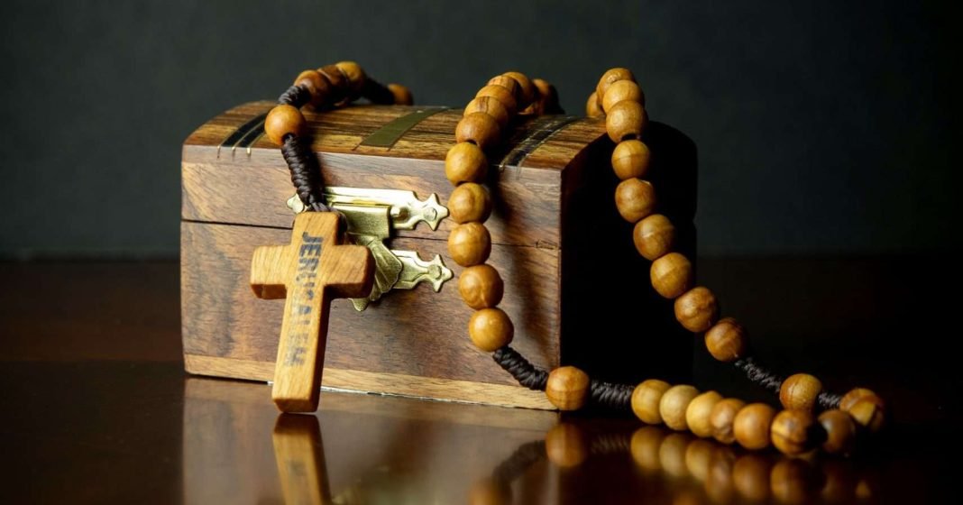 You could be saying the Rosary wrong: an explanation and beautiful story