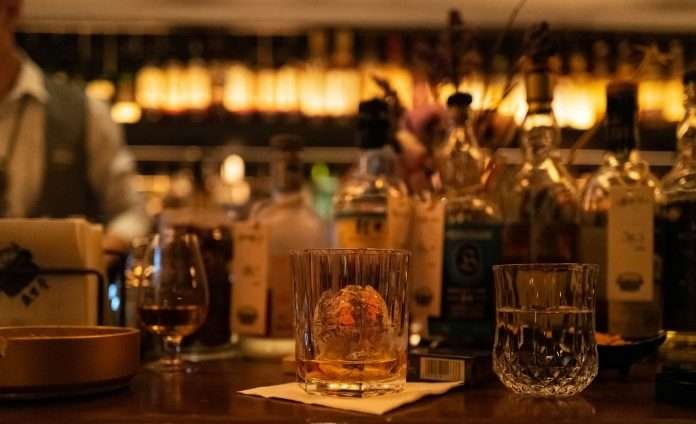 jibril-wang-Rkk_qBSO41I-unsplash When is drinking alcohol mortally sinful?