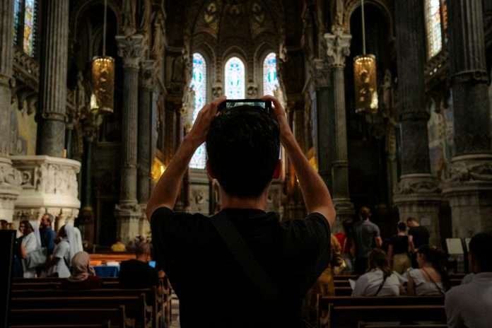 Is It OK to Take Pictures at Mass?