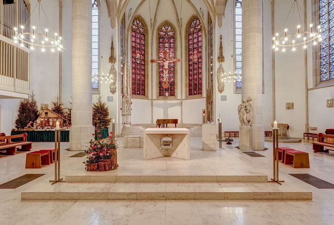 Do you know why Pope Benedict kept a Crucifix on the Altar?