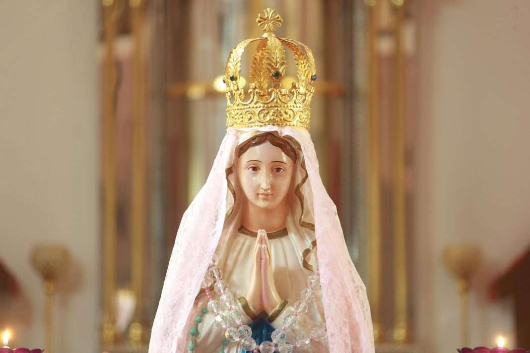 Ave Regina Caelorum Hail, O Queen of Heaven